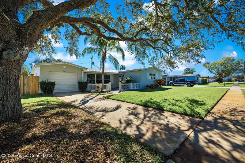 3 bedroom Single Family Residence at 557 Ixora Drive, IXora Park Plat No 4, Melbourne — photo 2