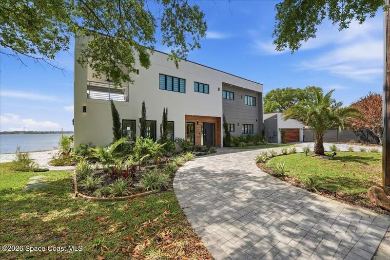 5 bedroom Single Family Residence at 2175 S Tropical Trail, Merritt Island, Merritt Island — photo 2