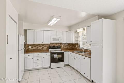 451 Sea Horse Avenue, Indialantic FL - photo 6 of 32