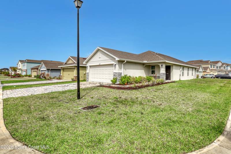 3 bedroom Single Family Residence at 1029 Canfield Circle, Gardens At Waterstone Phase 1, Palm Bay — photo 2