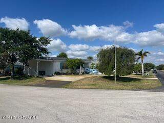 3 bedroom Manufactured Home at 5361 Bison Street #P19, Snug Harbor Lakes Condo, Micco — photo 2