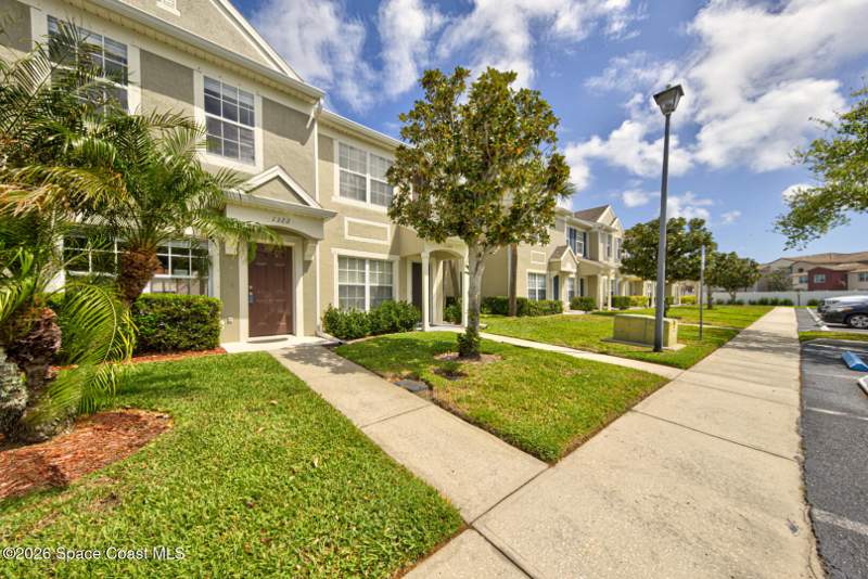 2 bedroom Townhouse at 1322 Hampton Park Lane, Hampton Park Phase 3, Melbourne — photo 2