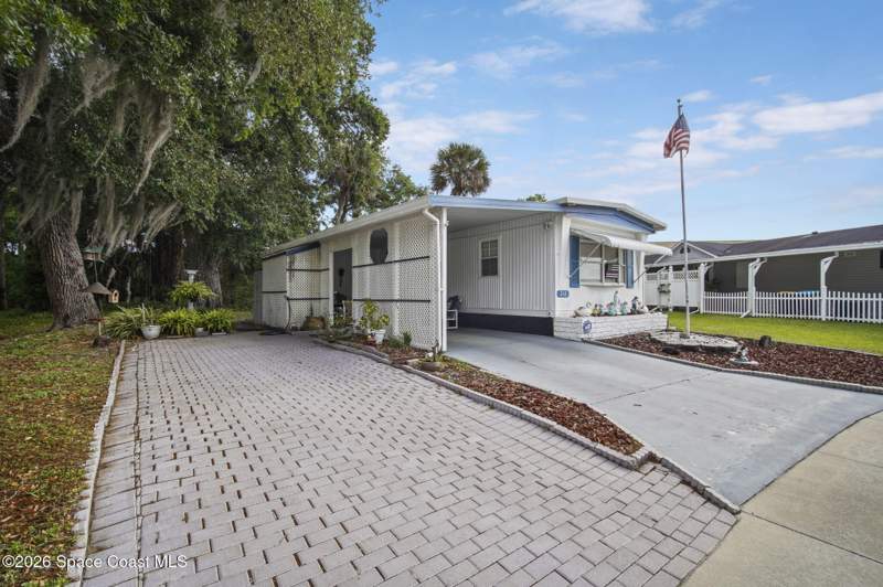2 bedroom Manufactured Home at 268 Holiday Park Boulevard, Port Malabar Holiday Park Unit 1 1st Replat, Palm Bay — photo 3