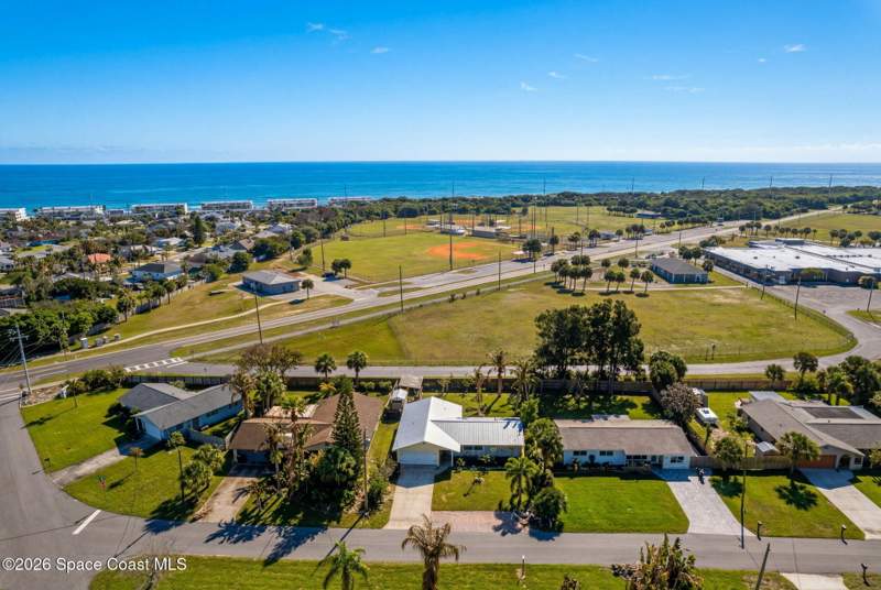 3 bedroom Single Family Residence at 2047 Barracuda Avenue, Riveria Estates Subd, Melbourne Beach — photo 2