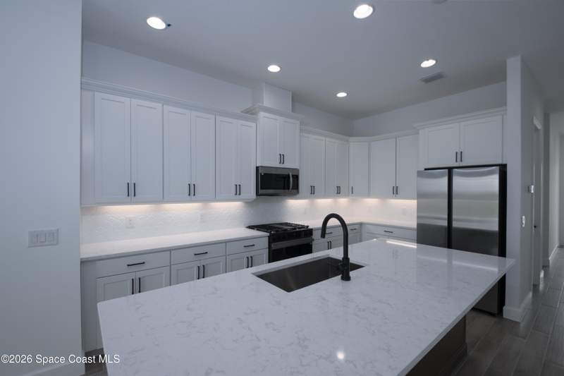 3 bedroom Townhouse at 3300 Galeras Drive, Pangea Park, Melbourne — photo 4