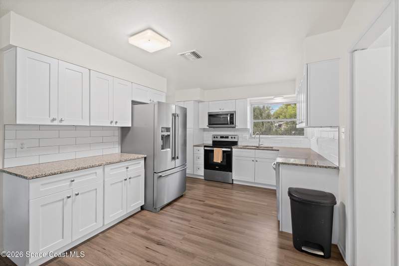 3 bedroom Single Family Residence at 815 Glade Road, Whispering Lakes 3rd Sec Part 3, Titusville — photo 4