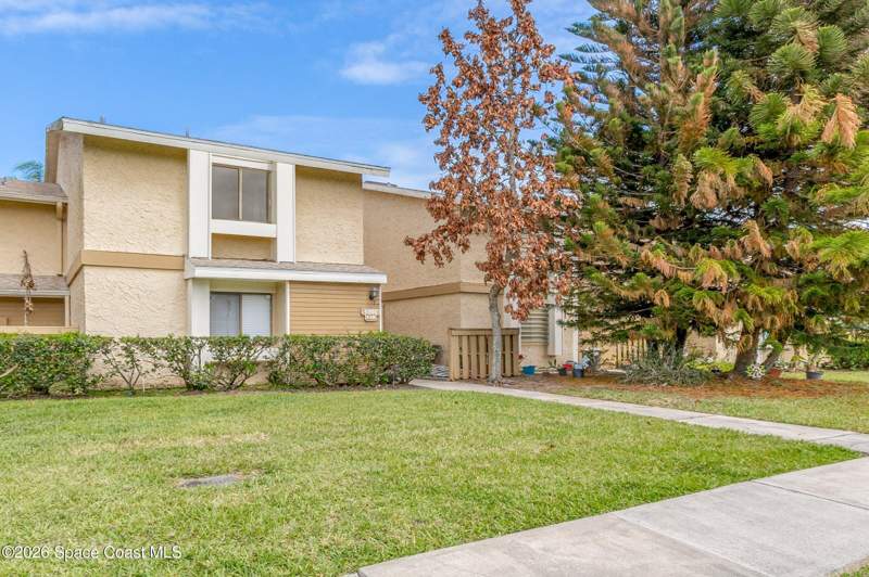 3 bedroom Townhouse at 1000 Abada Court #110, Port Malabar Country Club Unit 7, Palm Bay — photo 2