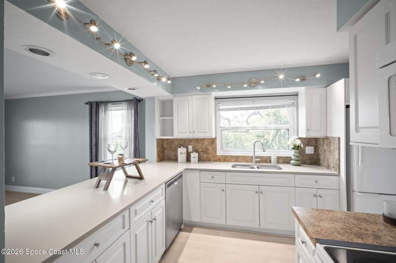2 bedroom Condominium at 1540 Riverside Drive #12, Bayview Manor, Titusville — photo 5