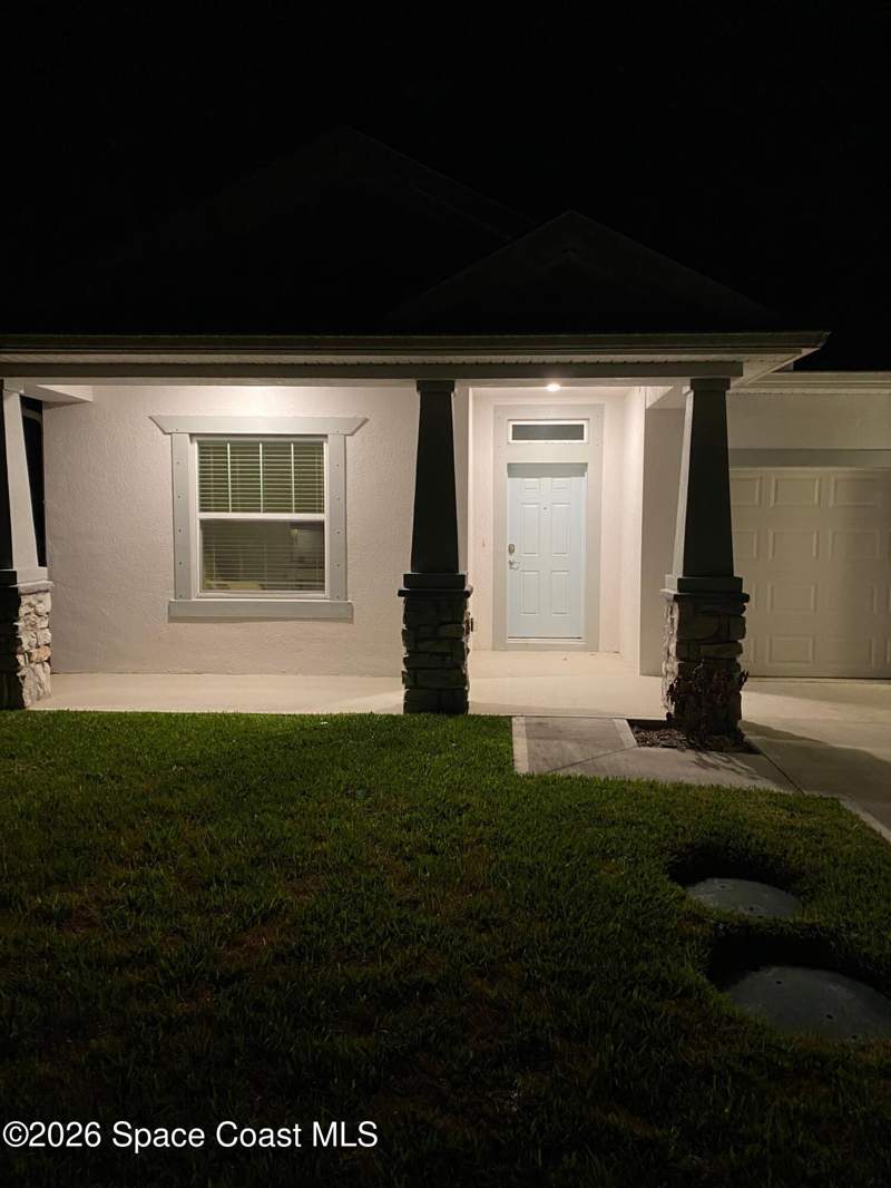 4 bedroom Single Family Residence at 8231 Laguna Circle, The Lakes at St. Sebastian, Micco — photo 5