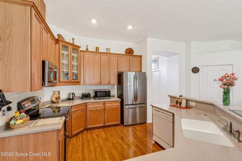 785 SE Parsons Circle, Palm Bay FL - photo 8 of 40