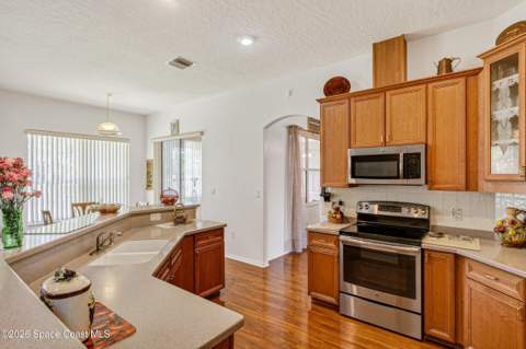 785 SE Parsons Circle, Palm Bay FL - photo 9 of 40
