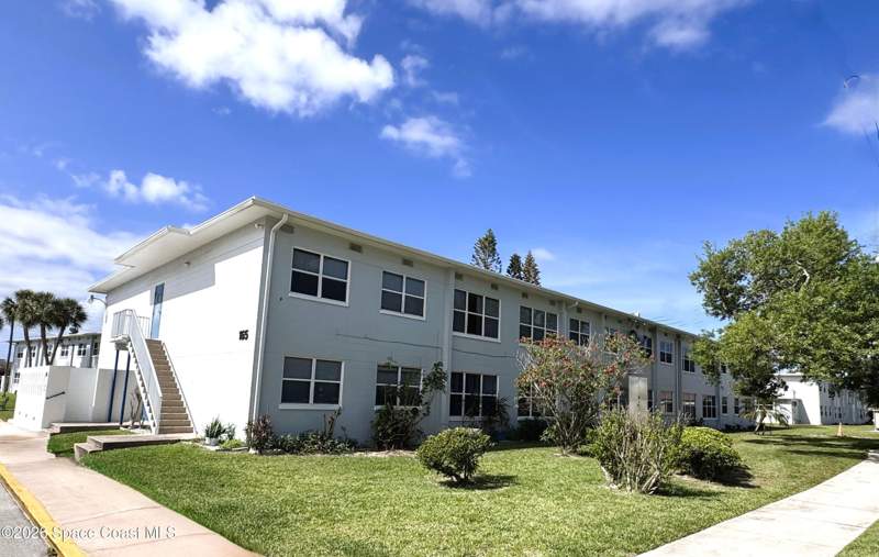 3 bedroom Stock Cooperative at 165 Treasure Street #A3-105, Merritt Island Co-Op Apts Inc, Merritt Island — photo 2