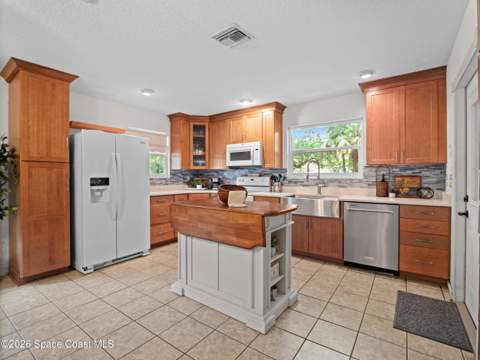 255 Mockingbird Lane, Merritt Island FL - photo 13 of 58