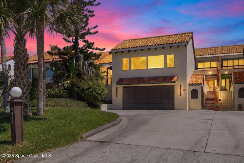 4 bedroom Townhouse at 9365 S Highway A1a, Melbourne Beach, Melbourne Beach — photo 1