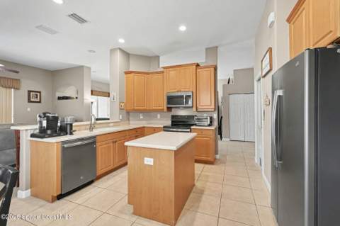 348 Gardendale Circle, Palm Bay FL - photo 6 of 31