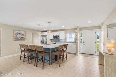 375 Cyprus Drive, Cocoa Beach FL - photo 10 of 31