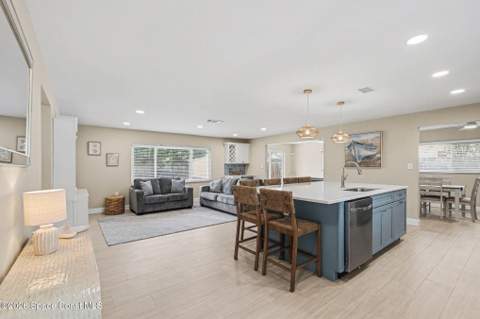 375 Cyprus Drive, Cocoa Beach FL - photo 9 of 31
