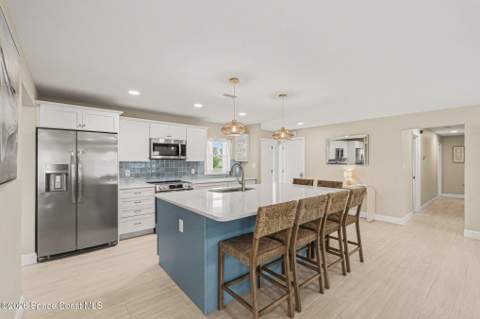 375 Cyprus Drive, Cocoa Beach FL - photo 6 of 31