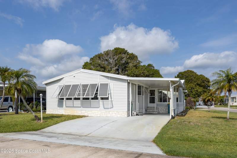 2 bedroom Manufactured Home at 7608 Montauk Avenue #T10, Snug Harbor Lakes Condo, Micco — photo 2
