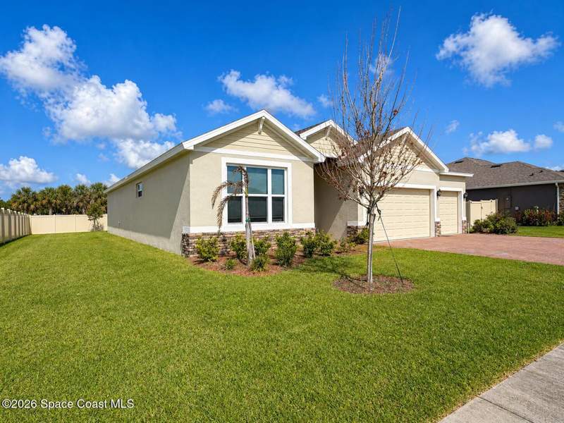 3 bedroom Single Family Residence at 6860 Cameo Drive, Crystal Bay Phase Three, Grant-Valkaria — photo 2