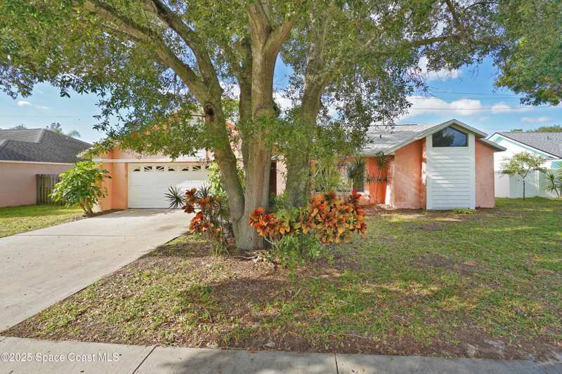 3 bedroom Single Family Residence at 385 Island Oaks Place, Island Oaks Subdivision, Merritt Island — photo 1