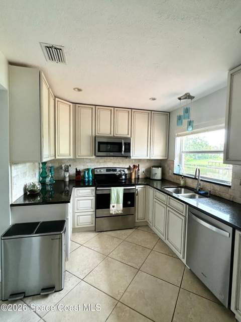 589 Hillside Court, Melbourne FL - photo 7 of 16
