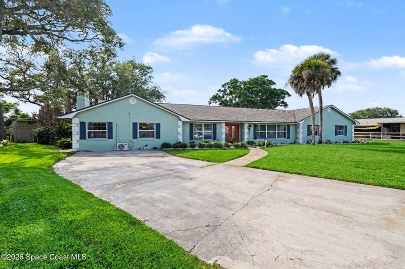 5 bedroom Single Family Residence at 3130 Saunders Place, Royal Oak Golf and Country Club Sec 3, Titusville — photo 3