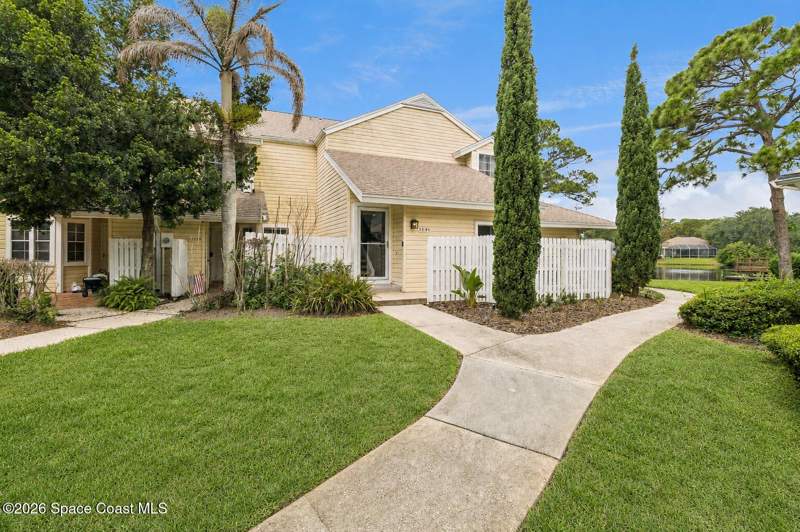 2 bedroom Townhouse at 718 Fairway Drive, Players Club at Suntree, Melbourne — photo 2