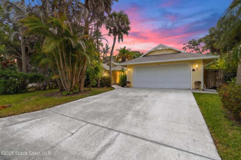 4 bedroom Single Family Residence at 285 Ibis Drive, Melbourne Shores 2nd Addn, Melbourne Beach — photo 1