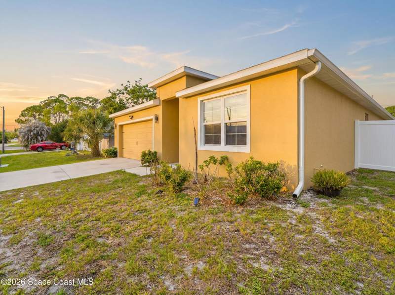 4 bedroom Single Family Residence at 104 Carmelite Avenue, Port Malabar Unit 14, Palm Bay — photo 3