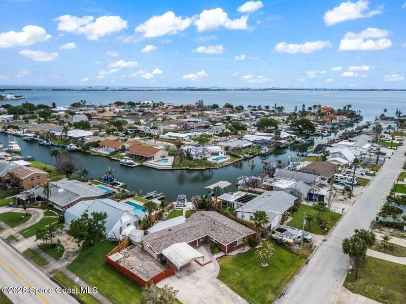 4 bedroom Single Family Residence at 1610 E Central Avenue, Riviera Isles Unit 1, Merritt Island — photo 2