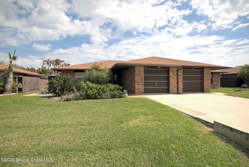 2 bedroom Townhouse at 144 Normandy Place, Stonehedge, Melbourne Beach — photo 2