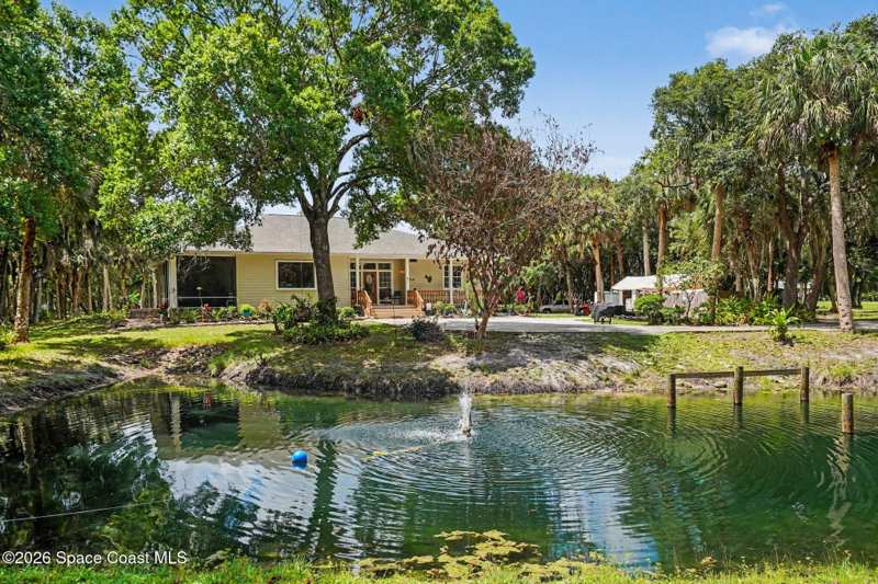 3 bedroom Single Family Residence at 3525 Hield Road, Melbourne Poultry Colony Add No 1, Melbourne — photo 1