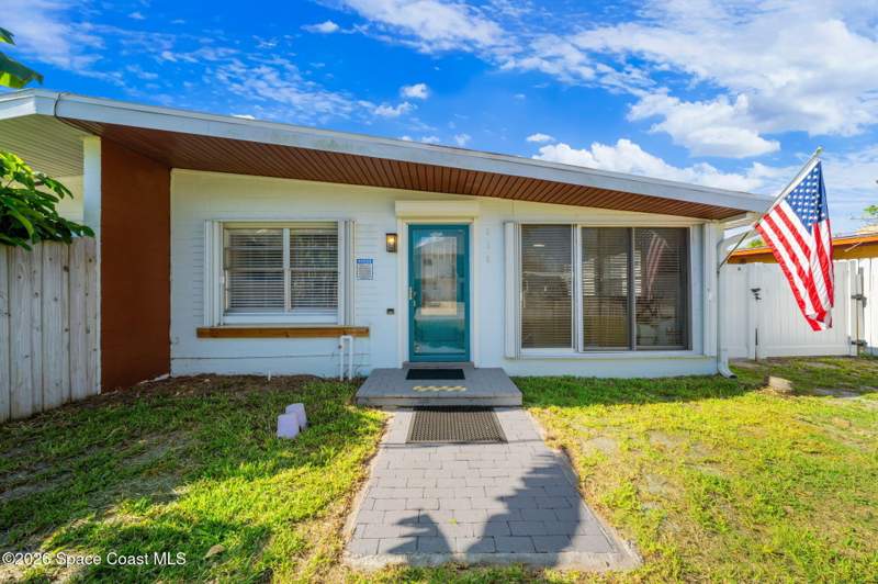 2 bedroom Single Family Residence at 215 Jefferson Avenue, Avon By The Sea, Cape Canaveral — photo 2