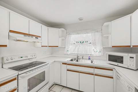 364 Formosa Drive, Cocoa Beach FL - photo 10 of 32