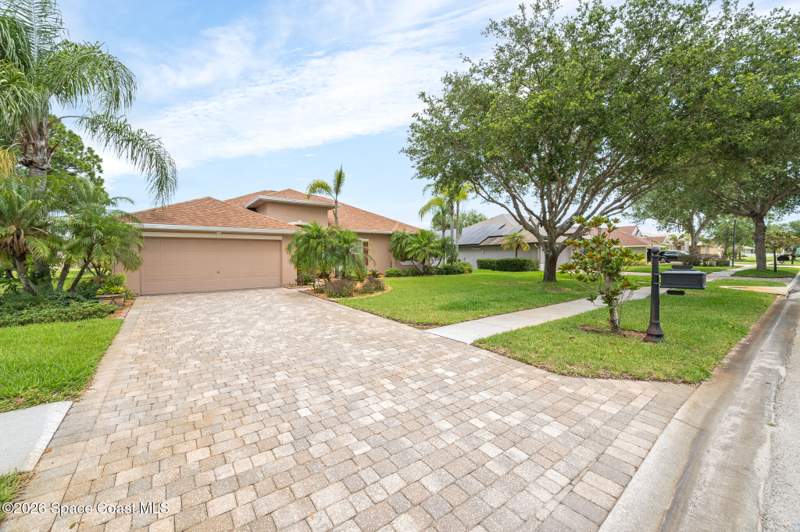 4 bedroom Single Family Residence at 241 Devlin Court, Magnolia Park at Bayside Lakes, Palm Bay — photo 2