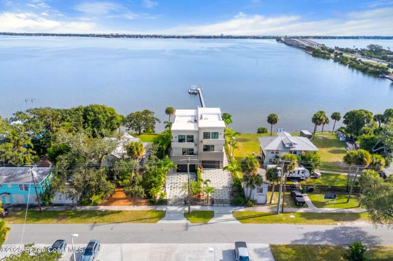6 bedroom Townhouse at 1807, 1809 Riverview Drive, Camps Plat of Melbourne, Melbourne — photo 3