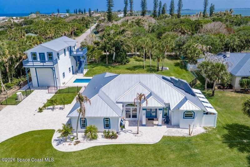 5 bedroom Single Family Residence at 125 Bayshore Drive, Sampson Grove Subdivision, Melbourne Beach — photo 1