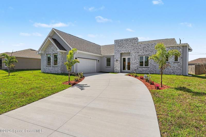 3 bedroom Single Family Residence at 2062 SW O'Connel Avenue, Port Malabar Unit 31, Palm Bay — photo 2