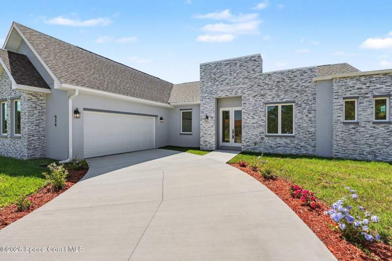 3 bedroom Single Family Residence at 2062 SW O'Connel Avenue, Port Malabar Unit 31, Palm Bay — photo 3