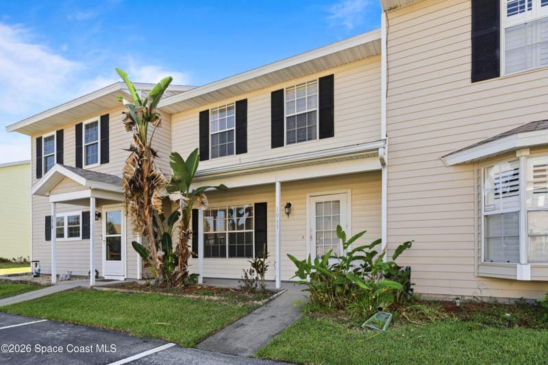 2 bedroom Townhouse at 1917 Manor Drive, Windsor Park Townhomes, Palm Bay — photo 2