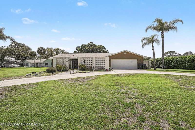 4 bedroom Single Family Residence at 3100 Saunders Place, Royal Oak Golf and Country Club Sec 3, Titusville — photo 1