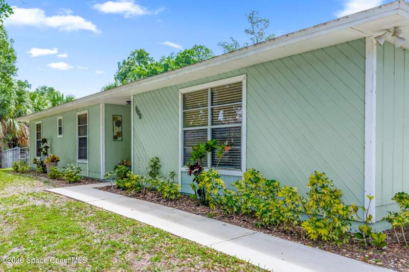 4 bedroom Single Family Residence at 1100 Wabasso Avenue, Port Malabar Unit 16, Palm Bay — photo 3