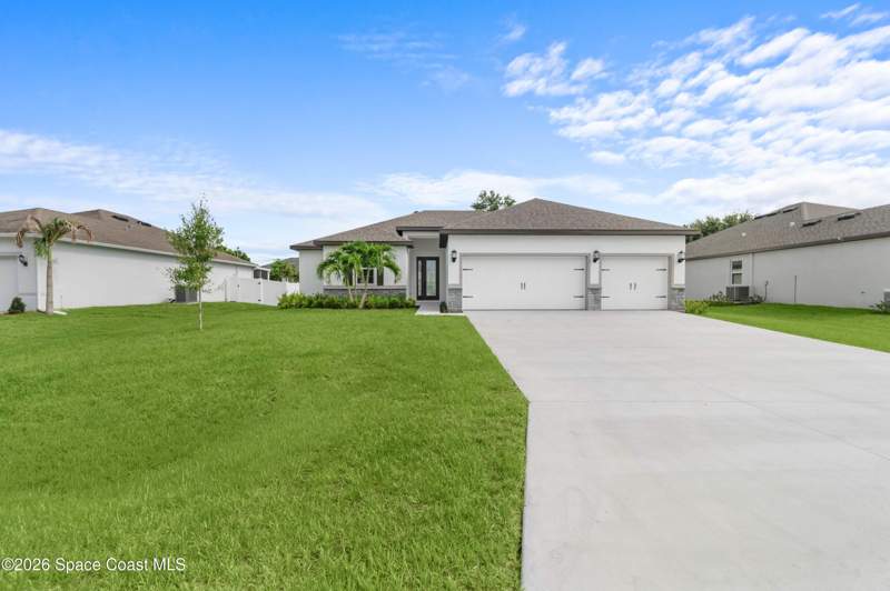 5 bedroom Single Family Residence at 2102 De Groodt Road, Port Malabar Unit 31, Palm Bay — photo 2