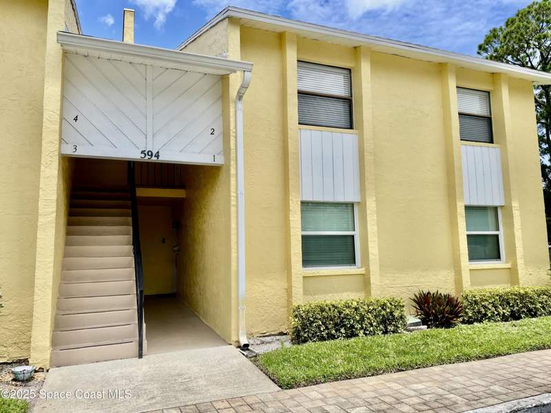 2 bedroom Condominium at 594 N Wickham Road #2, Westwood Condo, Melbourne — photo 2