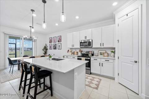732 Veridian Circle, Palm Bay FL - photo 11 of 33