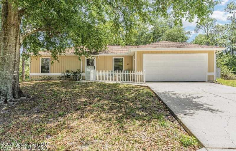 3 bedroom Single Family Residence at 828 Redrock Street, Port Malabar Unit 17, Palm Bay — photo 1