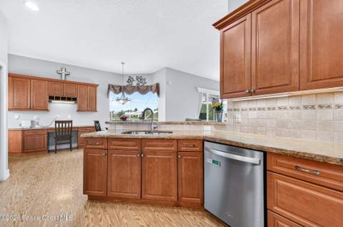 1122 Vestavia Circle, Melbourne FL - photo 11 of 38