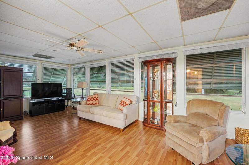 1 bedroom Manufactured Home at 513 Lake Drive, The Great Outdoors Premier RV/Golf Resort II, Titusville — photo 4