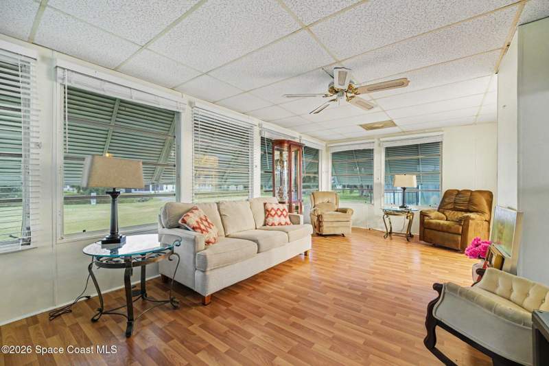1 bedroom Manufactured Home at 513 Lake Drive, The Great Outdoors Premier RV/Golf Resort II, Titusville — photo 5